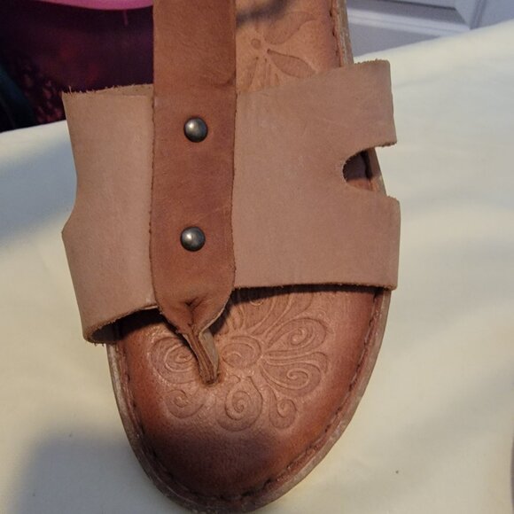 Born Timina Brown Leather T Strap Cushioned Sandal w Toe Thong - Picture 8 of 15